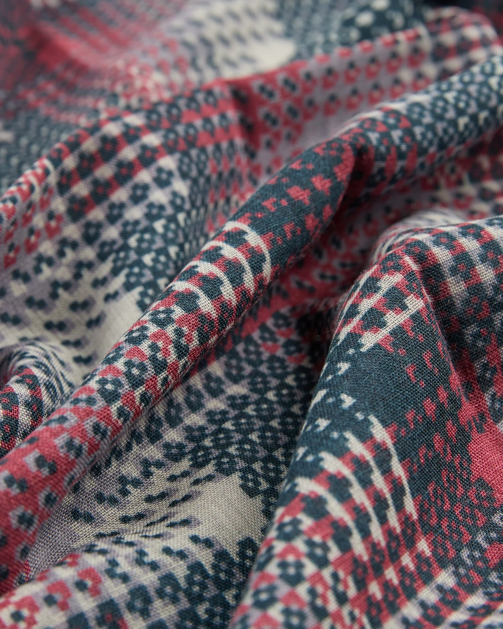 Lightweight wool scarf - Image 4