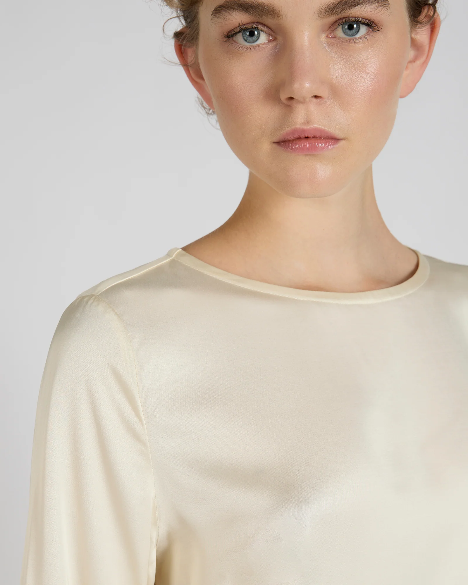 Wide fit shiny satin shirt - Image 4