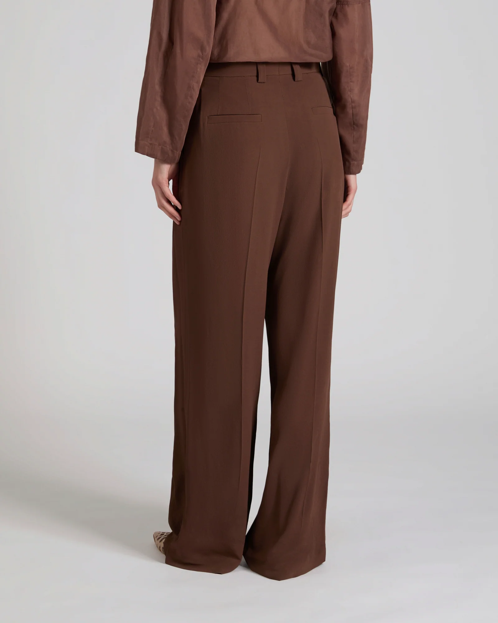 Wide fit trousers in silk-blend crêpe de chine - Image 3