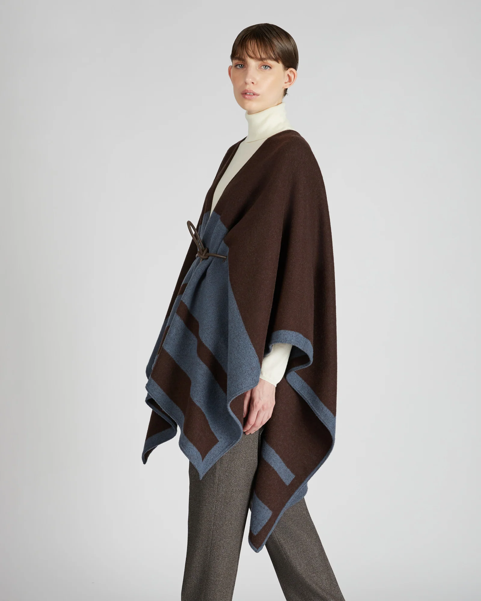 Wool poncho - Image 4